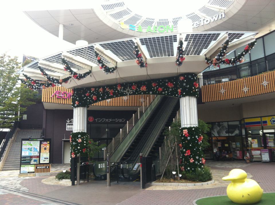West entrance to LakeTown Mall decorated