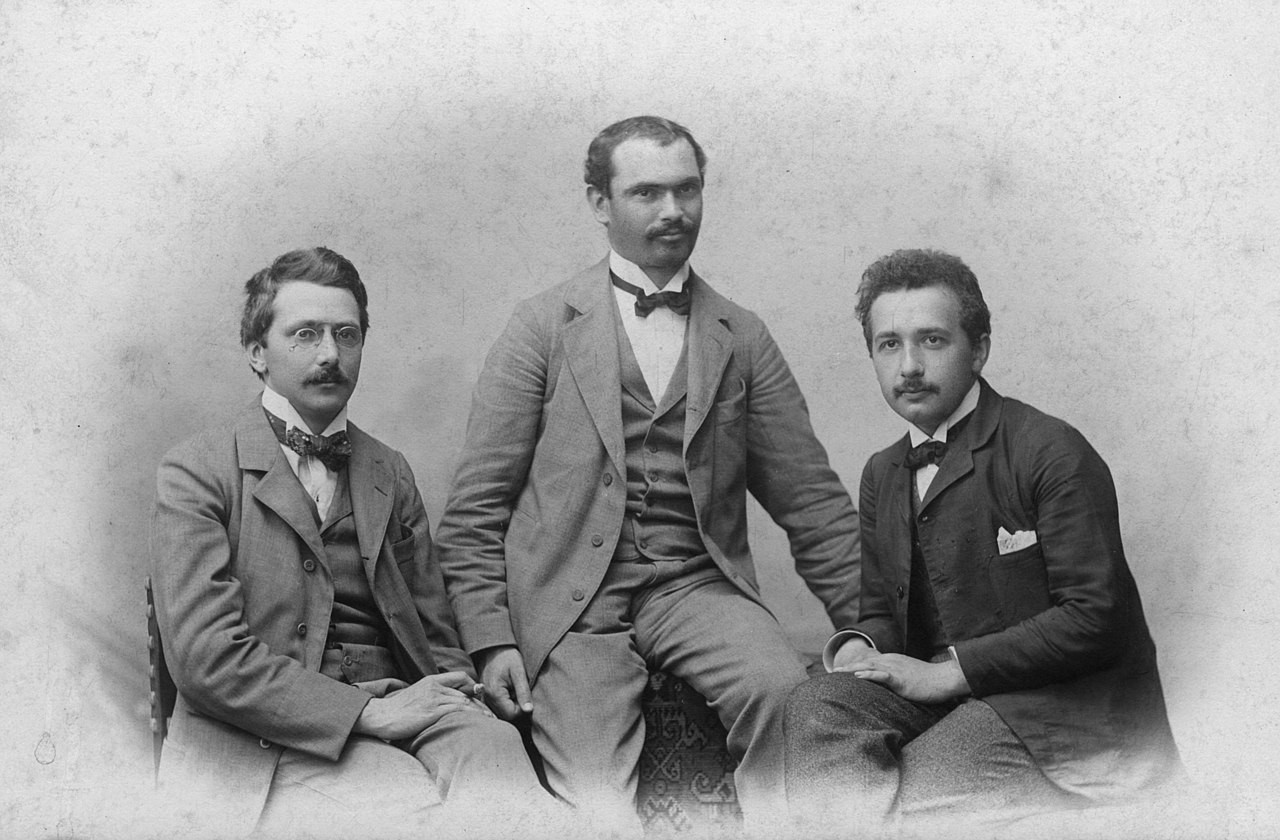 Einstein, contrary to the popular narrative, wasn’t a lone genius, but rather only achieved the successes that he did because of his friends, colleagues, professors, and the larger community of physicists, astronomers, and mathematicians that he was a part of. Without them, including his study-buddy friends Conrad Habicht and Maurice Solovine, pictured alongside him in 1903, his ideas, brilliant as they were, would likely have gone nowhere. (Credit: Emil Vollenweider und Sohn/Public Domain)