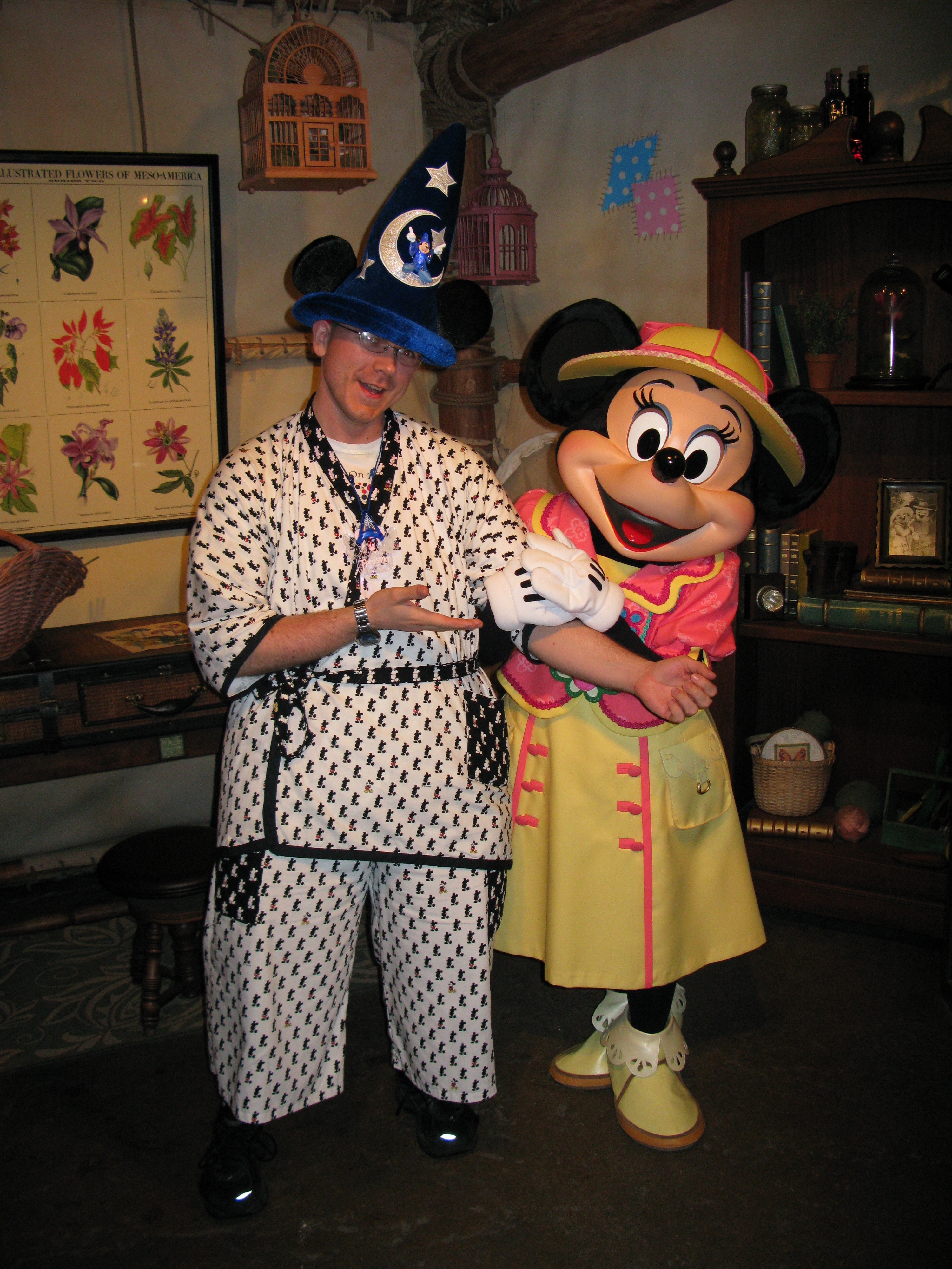 Minnie loves Mickey