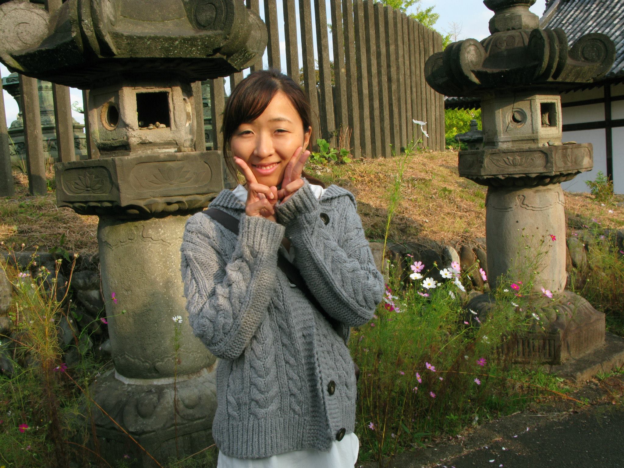 Akiko pose
